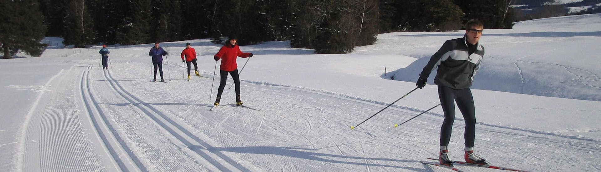 Clases de esquí de fondo a partir de 7 años para todos los niveles.