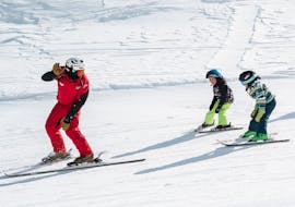 The instructor waving children behind him at Kids Ski Lessons (4-16 y.) for Beginners from Skischule Obergurgl.