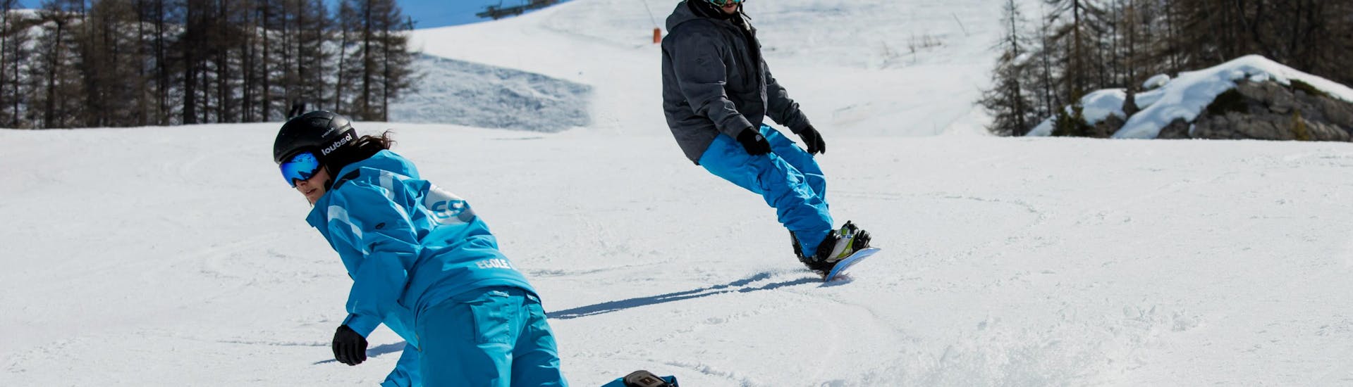 A snowboarding lesson for all levels in Les Orres with the ESI Ozone. 