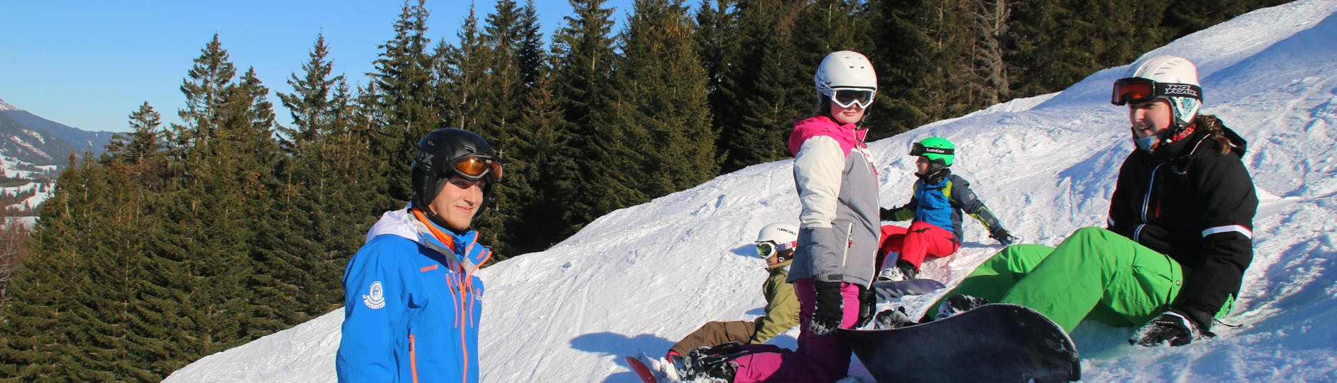 Kids Snowboarding Lessons (7-12 y.) + Hire Package with Ski &amp; Snowboard School Ostrachtal - Hero image