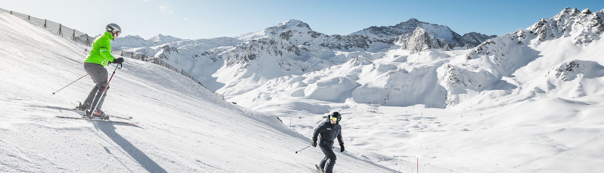 Clases de esquí para adolescentes y adultos de todos los niveles.