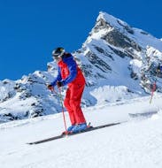 Adult skiing down slope during Lessons for Adults in Galtür for All Levels with Skischule Silvretta Galtür.