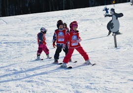 A group of kids practising on the slopes during Private Ski Lessons for Kids of All Levels with Schi- & Snowboardschule.