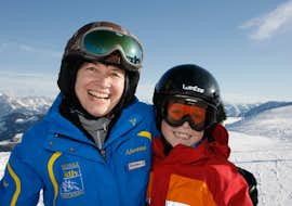 Private Ski Lessons for Kids of All Ages from Skischule Aktiv Wildschönau An instructor and child during private ski lessons for kids of all ages with ski school Aktiv in Wildschönau.