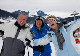 Three happy skiers during their private ski lessons for adults of all levels with ski school Aktiv in Wildschönau.