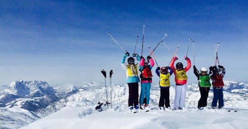 Kids Ski Lessons (6-15 y.) for Advanced Skiers from Ski- und Snowboardschule Ruhpolding Children are having fun during the kids ski lessons for advanced skiers with ski school Ruhpolding at the Westernberg ski area.