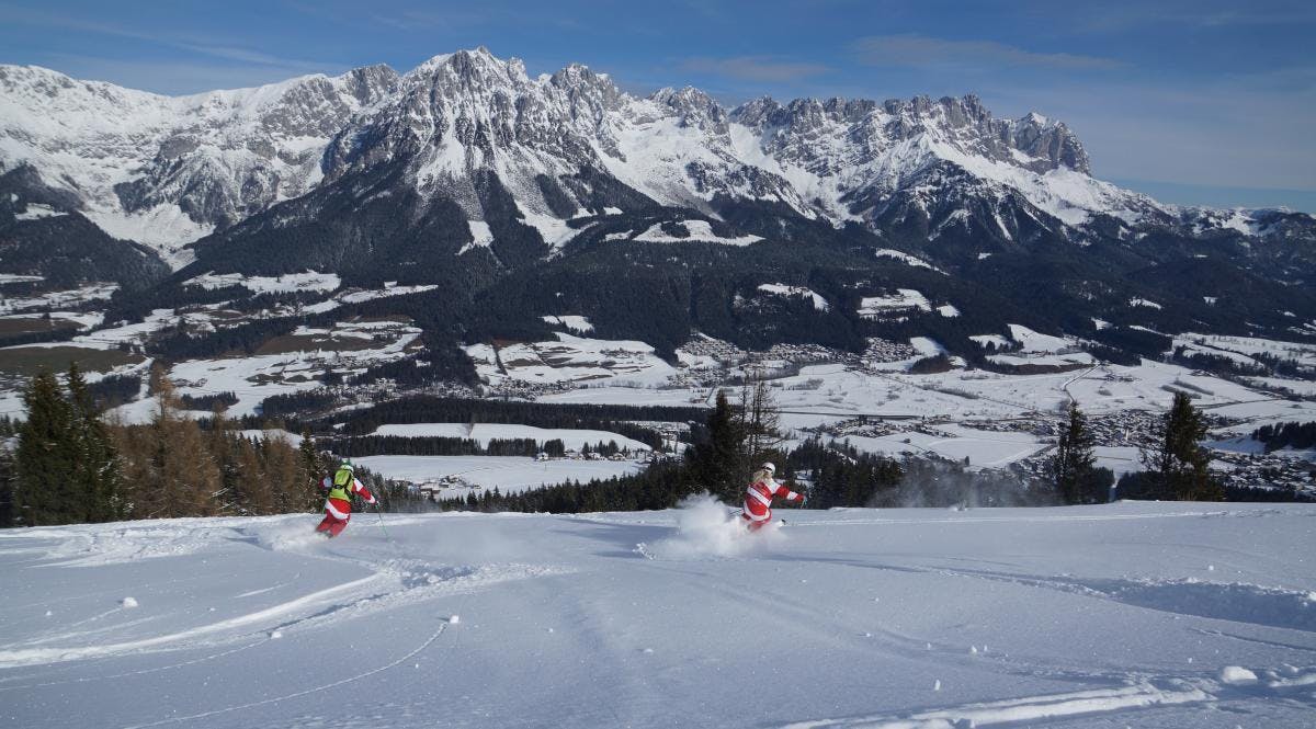 Adult Ski Lessons for Advanced Skiers with Skischool Ellmau Hartkaiser Two ski instructors from the Ski School Ellmau Hartkaiser skiing down the piste in the beautiful Ellmau ski area.