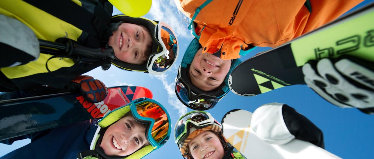 Children are participating at kids ski lessons for beginners with ski school Ruhpolding at the Westernberg ski area.