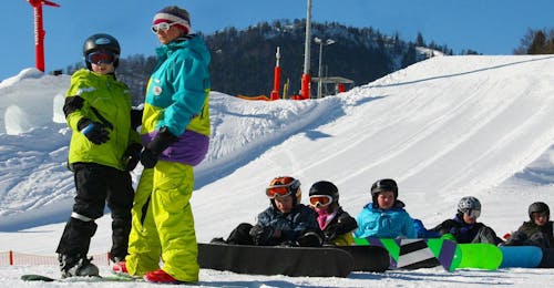Lezioni di Snowboard a partire da 8 anni per principianti con Ski- und Snowboardschule Ruhpolding Lezioni di Snowboard a partire da 8 anni per principianti con Ski- und Snowboardschule Ruhpolding.