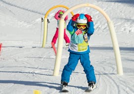 Kids Ski Lessons "Bambini" (3-4 y.) for Beginners from Tiroler Skischule Aktiv Brixen im Thale.