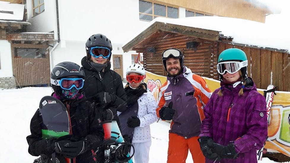 Snowboardkurs für Kinder (6-14 J.) + Verleih Package für alle Levels mit Skischule Toni Gruber.