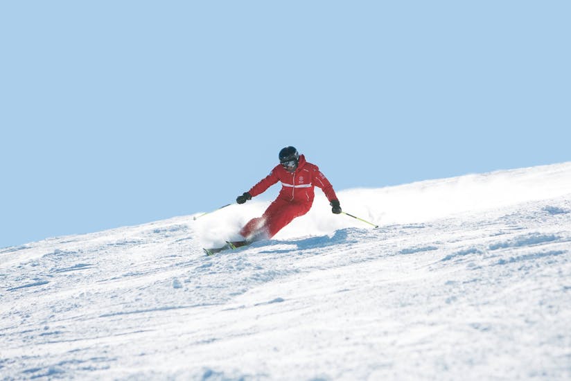 A skier during Adult Ski Lessons for Beginners with ski school Jochberg.
