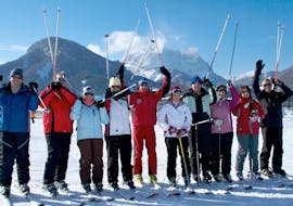 A group of adults cheering in the camera during the Adult Ski Lessons for Advanced Skiers from Ski School Ski Total Kirchdorf.