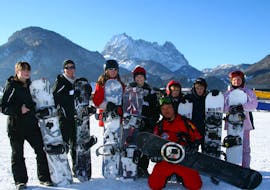 A group of snowboarders during the Kids & Adult Snowboarding Lessons for All Levels from Ski School Ski Total Kirchdorf.