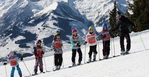 Clases de esquí para niños (6-14 años) para todos los niveles con Skischule Zell am See Outdo Clases de esquí para niños (6-14 años) para todos los niveles con Skischule Zell am See Outdo.