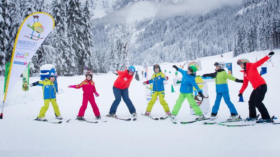 A large group of kids practising during their kids ski lessons for advanced skiers with ski school Dachstein West in Gosau.