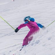 A girl is enjoying skiing during the Private Ski Lessons for Kids - All Ages under the supervision of an experienced ski instructor from WIWA | DSV Skischule & Skiverleih.
