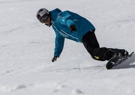 Kids Snowboarding Lessons (7-14 y.) for All Levels with Skischule Fieberbrunn Widmann Mountain Sports