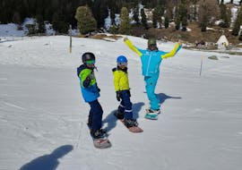 Snowboardlessen voor kinderen (vanaf 6 jaar) in Siviez voor alle niveaus met Ski School ESI Arc en Ciel Nendaz-Siviez.