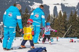 Lezioni di sci per bambini (4-12 anni) per principianti con École de ski 360 Les Gets.