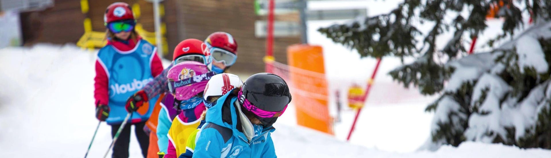 Clases de esquí para niños (6-13 años).