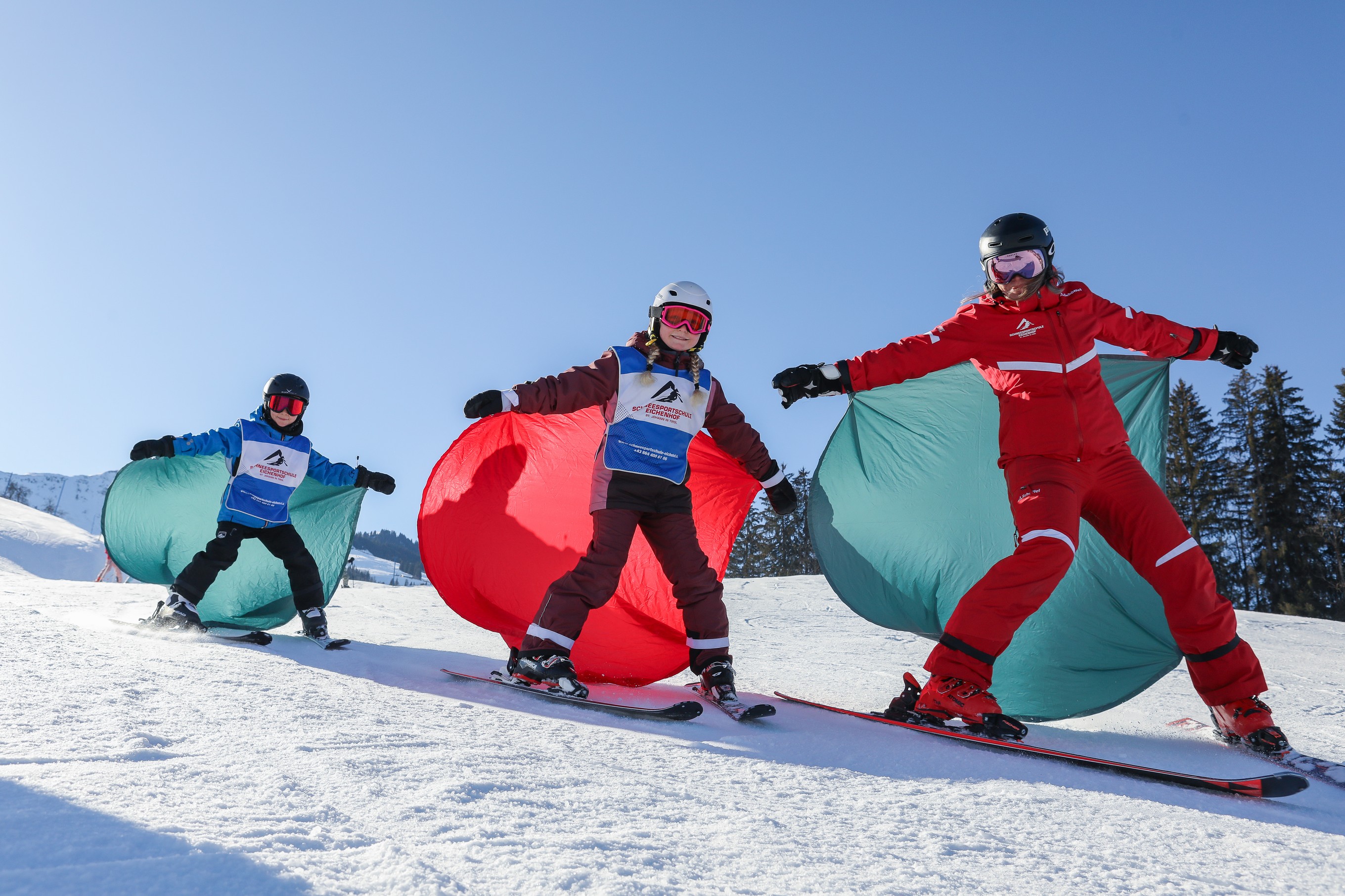 Clases de esquí para niños a partir de 4 años para todos los niveles con Snow Sports School Eichenhof St. Johann.