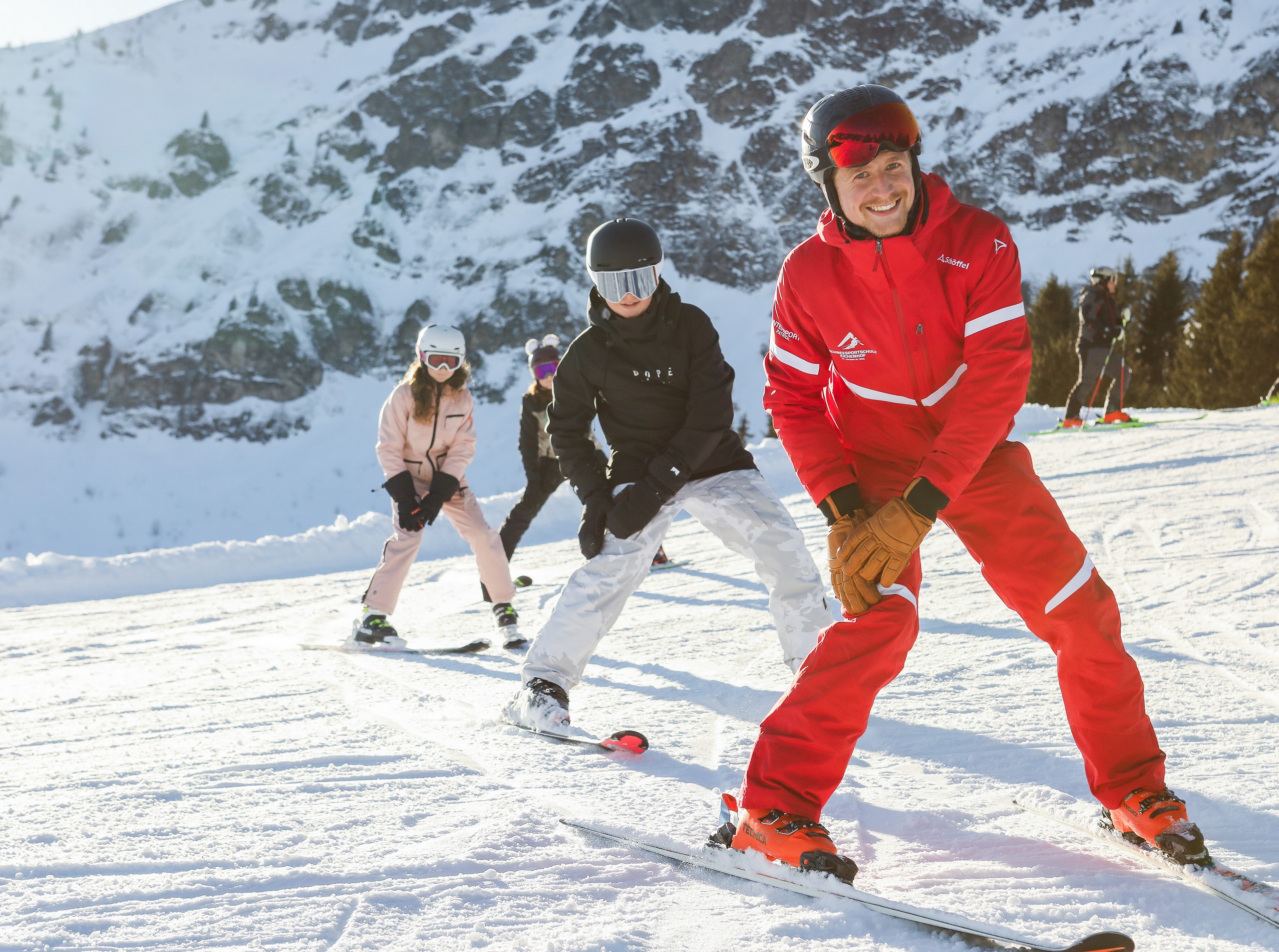 Clases de esquí para niños a partir de 10 años para todos los niveles con Snow Sports School Eichenhof St. Johann.