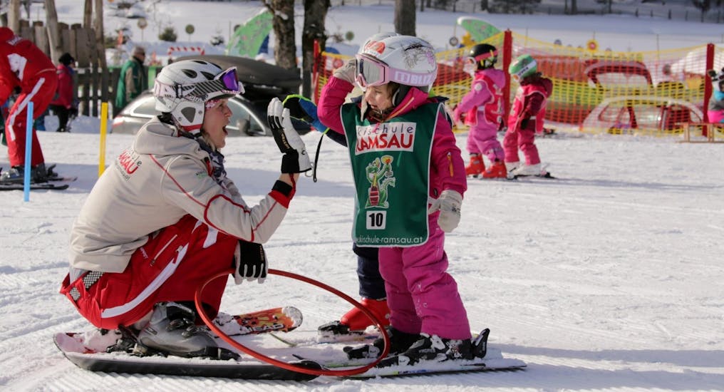 Lezioni di sci per bambini a partire da 3 anni per tutti i livelli con Skischule Ramsau.