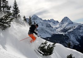 Un hombre durante sus Clases de esquí privadas para adultos para todos los niveles con Peter Krinninger.