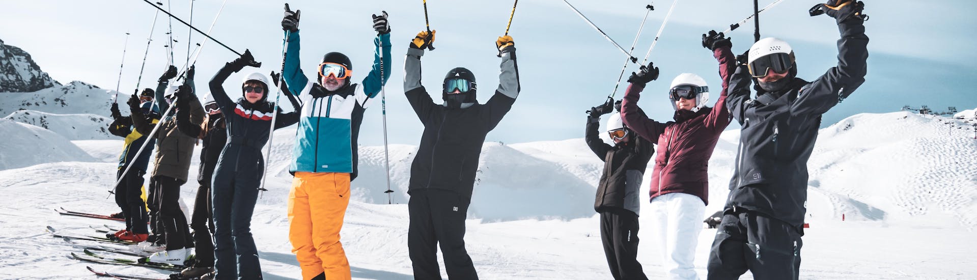 Clases de esquí para adultos a partir de 13 años para todos los niveles.