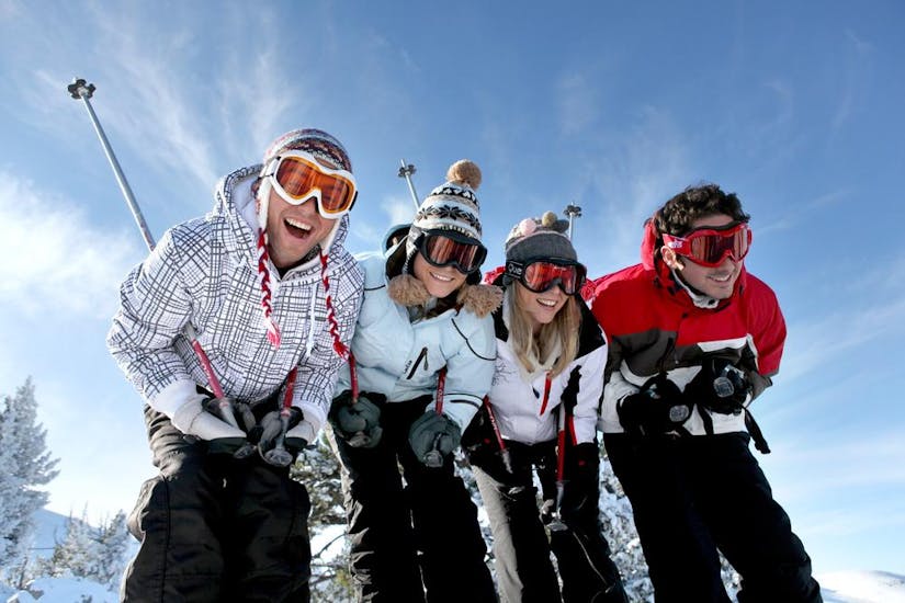 Des personnes s’amusent lors de leur Cours particulier de ski Adultes - Haute saison - Arc 2000 avec Evolution 2 - Arc 2000.