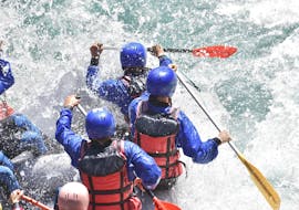 During the Rafting on the Saalach River for Bachelor Parties the participants have a lot of fun with the team of outdoor center Baumgarten in Schneizlreuth.