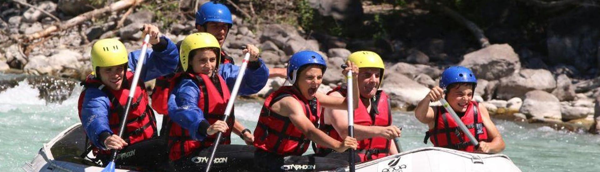 A group is enjoying the Rafting on Guil River for Adventurers activity operated by Ecrins Eaux Vives.