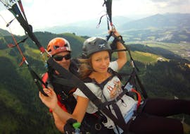 A customer and her guide during Tandem Paragliding in Fieberbrunn from Wildseeloder with Mountain High Adventure Center Tirol. 
