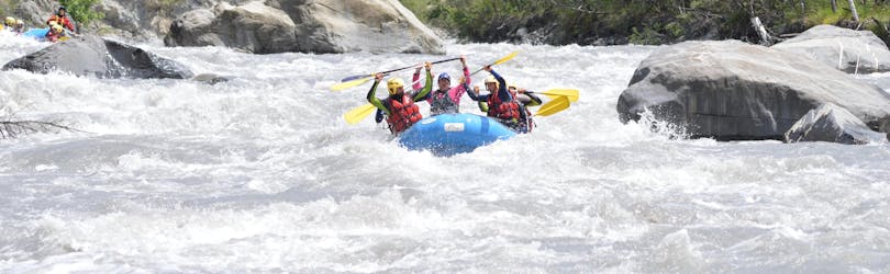 People in the rapids during the Rafting on the Ubaye River - Mythic with Rapid'Eau Ubaye.