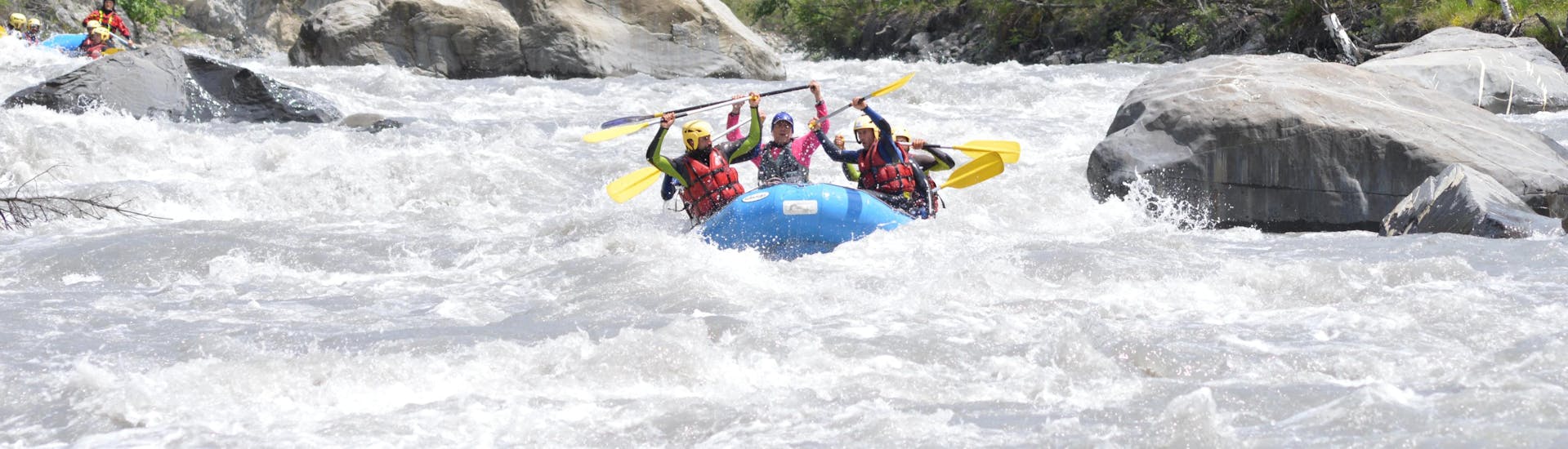 People in the rapids during the Rafting on the Ubaye River - Mythic with Rapid'Eau Ubaye.