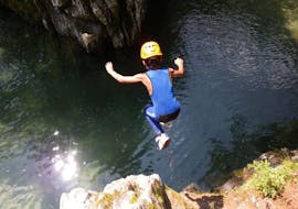 A child jumping into a natural pool during Canyoning in Zemmschlucht for Beginners near Mayrhofen with Actionclub Zillertal.
