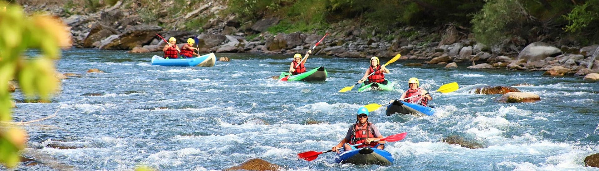 A group of friends enjoy their Canoraft on the Ubaye River with Rapid'Eau Raft Ubaye.