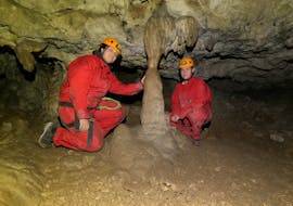 Two men are taking a break during their Discovery Caving in Les Deux Avens with GEO Ardèche Canyon.