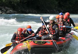 A group of friends is tackling some rapids on the Dranse river during their classic rafting tour with 7 Aventures.