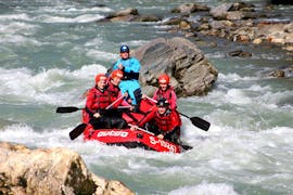 A rafting group conquering the waves and rapids of Salzach river on their Rafting Tour "Wild Water" together with an experienced guide from Outdo Zell am See Rating & Canyoning.