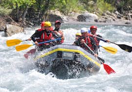 Rafting on the Ubaye River in Le Lauzet-Ubaye - Full Tour with Anaconda Rafting Ubaye Friends are crossing rapids during their Rafting on the Ubaye River - Full Tour with Anaconda Rafting.