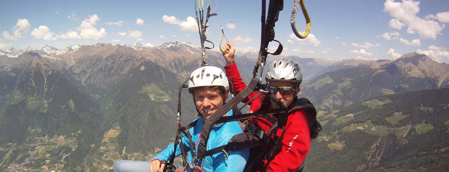 Picture time during the Tandem Paragliding at Punta Cervinia - Summit Flight with FlyHirzer Saltusio.