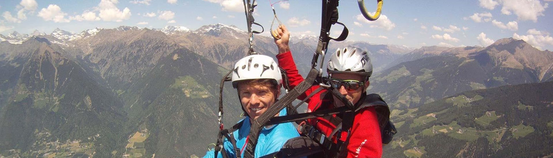 Picture time during the Tandem Paragliding at Punta Cervinia - Summit Flight with FlyHirzer Saltusio.