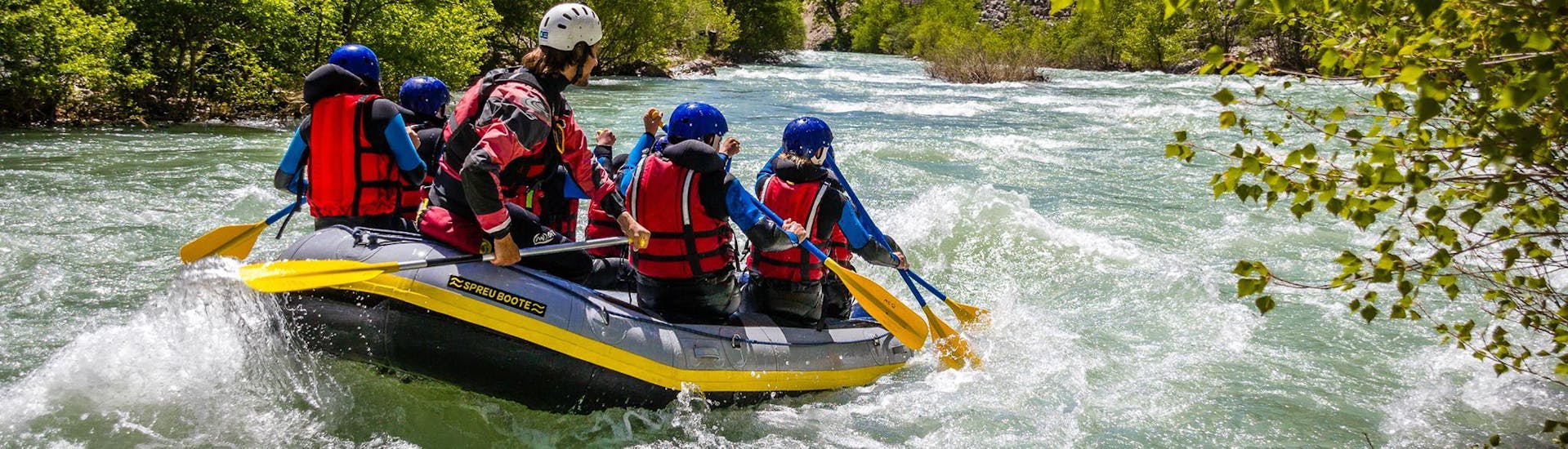 Action photo during Rafting on the Verdon - Discovery with Raft Session Verdon.