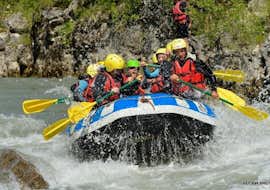 Rafting sul fiume Verdon - Sportivo con Raft Session Verdon Foto di un gruppo in gommone durante il rafting sul Verdon - Cuore delle Gole.