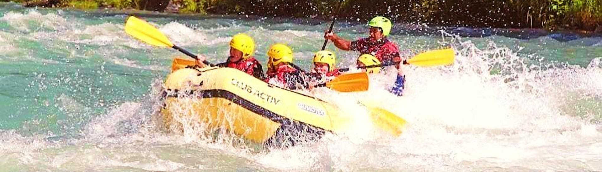 A group during their Rafting tour on the Ahre with Club Active Campo Tures.