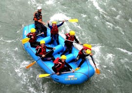 A group of friends enjoying the Rafting on the Isarco - Short Tour with Club Activ.