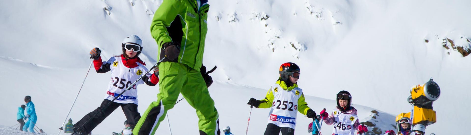 Clases de esquí para niños a partir de 4 años para todos los niveles.