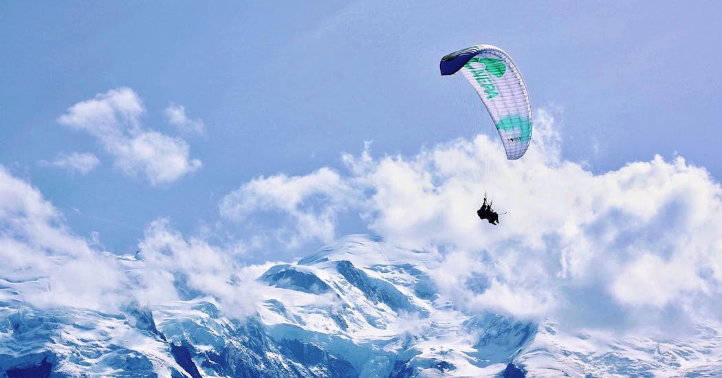 A tourist is doing a Tandem Paragliding Flight in Plan de l'Aiguille - Freestyle with Air Sports Chamonix.